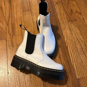 Dr Martens 2976 Smooth Leather Platform Quad Chelsea Boots in White unisex